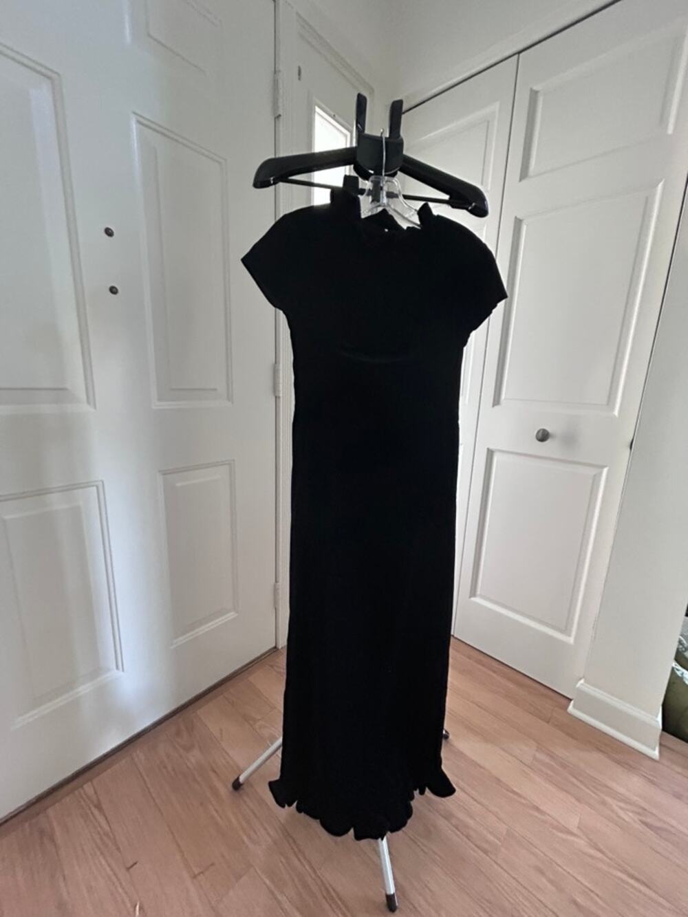 JAX Black Velvet Ruffle Collar Dress Women’s Elegant Soft Vintage Style